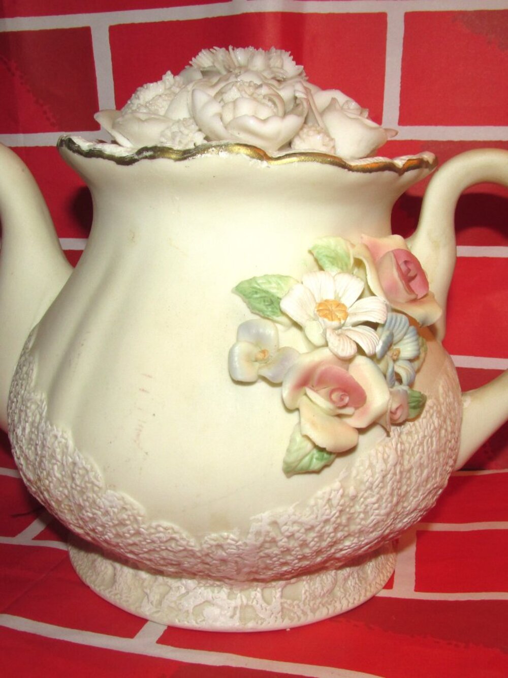 Musical Floral Teapot Plays "Romeo and Juliet" Mothers Day